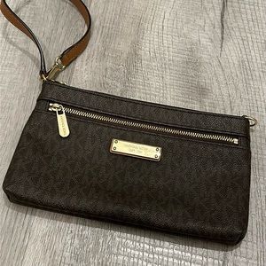 Michael Kors Clutch Womens Zip Wrislet Leather Logo NWOT